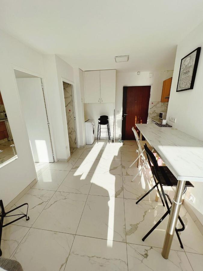 Apartment Near Subway And Supermarket Париж Экстерьер фото