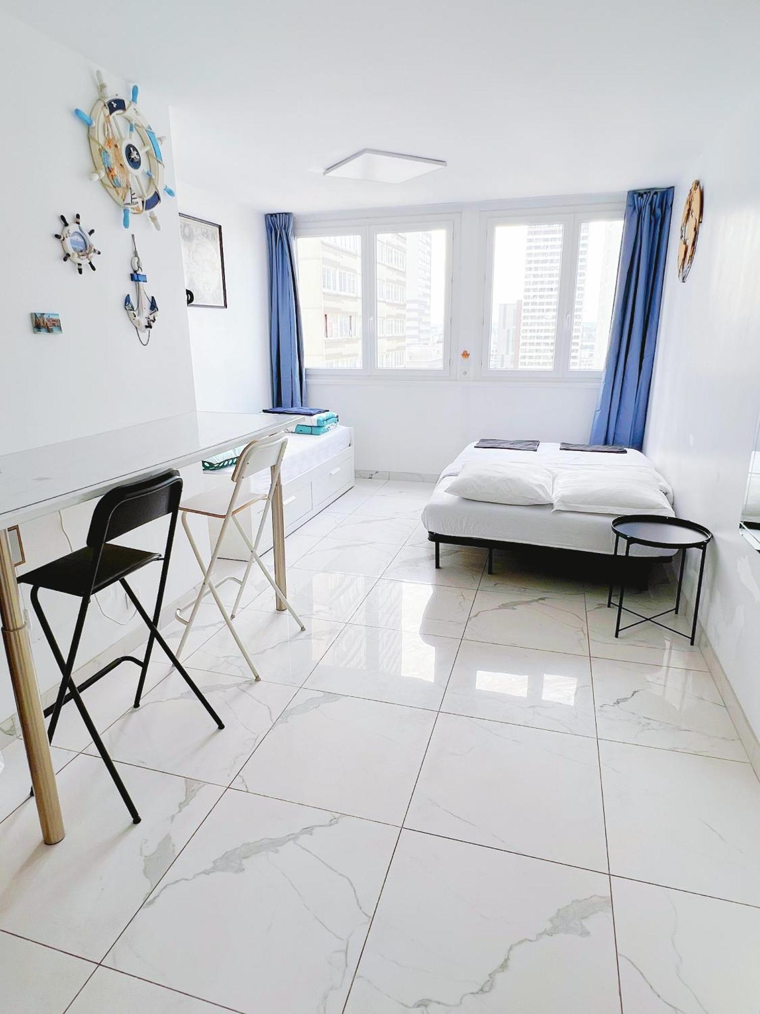Apartment Near Subway And Supermarket Париж Экстерьер фото