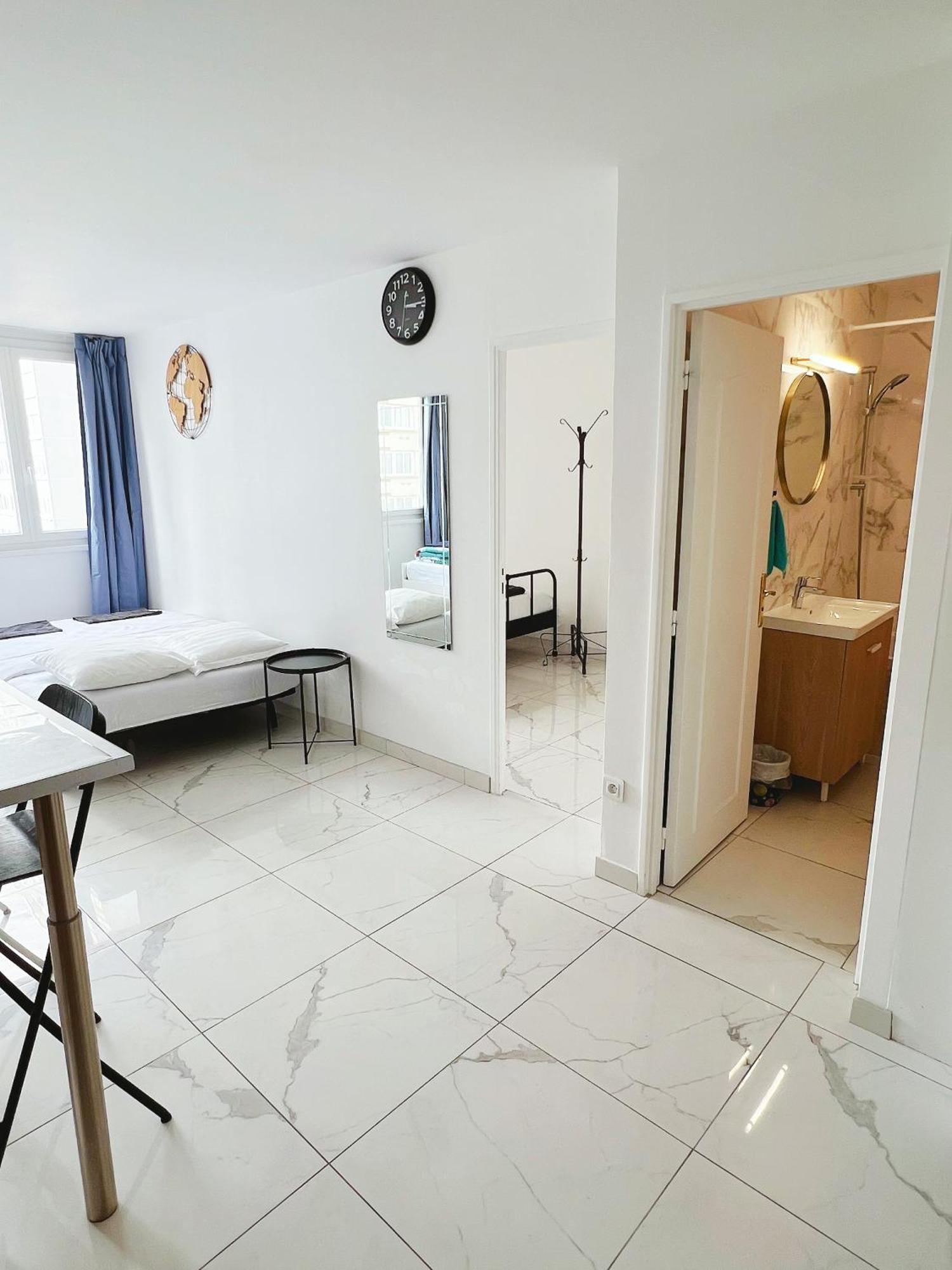 Apartment Near Subway And Supermarket Париж Экстерьер фото